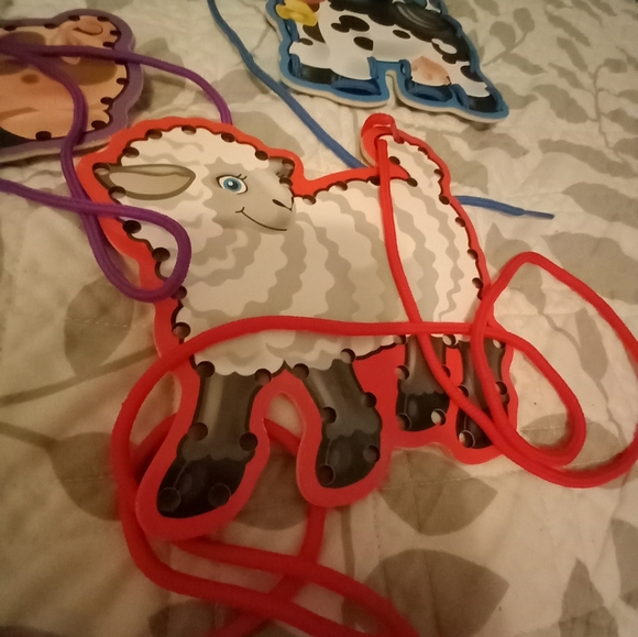 Melissa & Doug Lace and Trace activity set: farm animals - Picture 3 of 6